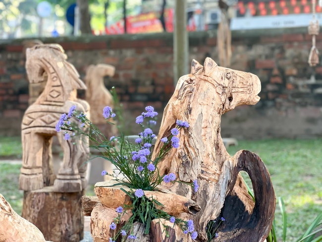 &ldquo;Ngựa về phố&rdquo;: sắc xu&acirc;n B&iacute;nh Ngọ trong kh&ocirc;ng gian Văn Miếu &ndash; Quốc Tử Gi&aacute;m - Ảnh 8.