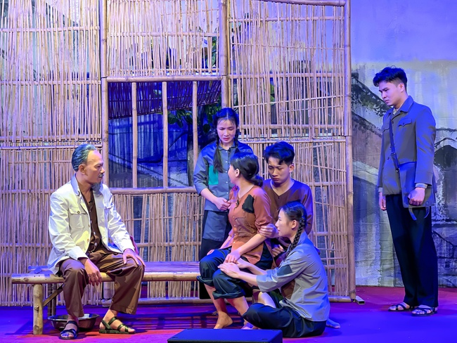 S&ocirc;i động c&aacute;c chương tr&igrave;nh nghệ thuật chuy&ecirc;n nghiệp ch&agrave;o mừng Đại hội lần thứ XIV của Đảng - Ảnh 1.