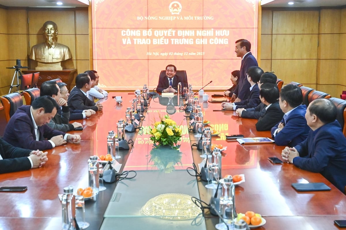 Thứ trưởng Trần Quý Kiên khẳng định, sẽ luôn giữ vững phẩm chất, phát huy giá trị tốt đẹp, tiếp tục đóng góp trong khả năng của mình với Bộ Nông nghiệp và Môi trường, thực hiện tốt trách nhiệm của người Đảng viên khi về nghỉ hưu. Ảnh: Tùng Đinh.