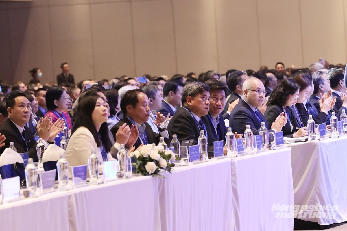 Tham dự Diễn đàn có Thủ tướng Phạm Minh Chính, Phó Thủ tướng Bùi Thanh Sơn, lãnh đạo bộ ngành, địa phương và 30 cơ quan đại diện ngoại giao của các nước tại Việt Nam, đại diện lãnh đạo quốc gia, cùng chuyên gia, nhà khoa học và hơn 500 doanh nghiệp trong nước thuộc các lĩnh vực khoa học, công nghệ cao, đổi mới sáng tạo. Ảnh: Nguyễn Thủy.