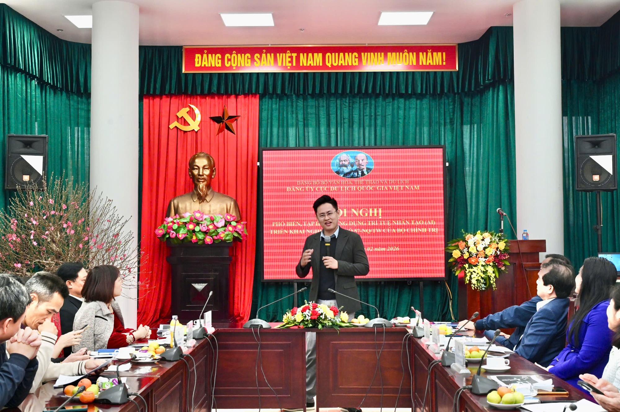 Đảng uỷ Cục Du lịch Quốc gia Việt Nam tổ chức Hội nghị phổ biến, tập huấn ứng dụng trí tuệ nhân tạo triển khai Nghị quyết 57 của Bộ Chính trị - Ảnh 4. Đảng uỷ Cục Du lịch Quốc gia Việt Nam tổ chức Hội nghị phổ biến, tập huấn ứng dụng trí tuệ nhân tạo triển khai Nghị quyết 57 của Bộ Chính trị - Ảnh 4.