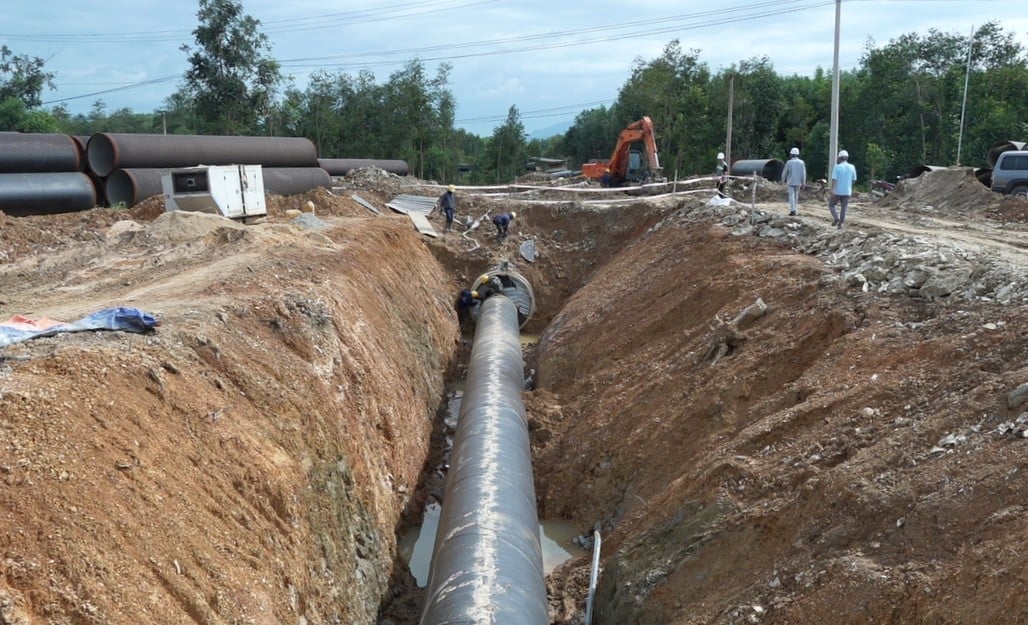 Hệ thống dẫn nước Sông Chò 1 với tổng mức đầu tư là 1.400 tỷ đồng, dài khoảng 40 km đang được Ban 7 gấp rút triển khai. Ảnh: Phương Chi.