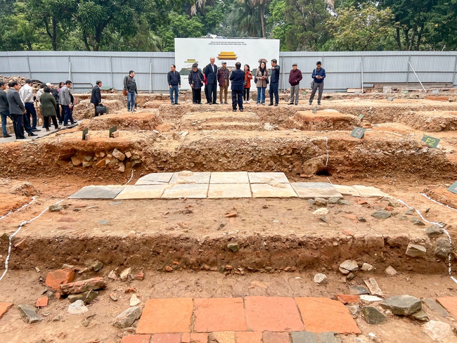 Nhiều ph&aacute;t hiện mới trong cuộc khai quật thăm d&ograve; khu vực Ch&iacute;nh điện Kinh thi&ecirc;n năm 2025 - Ảnh 4.