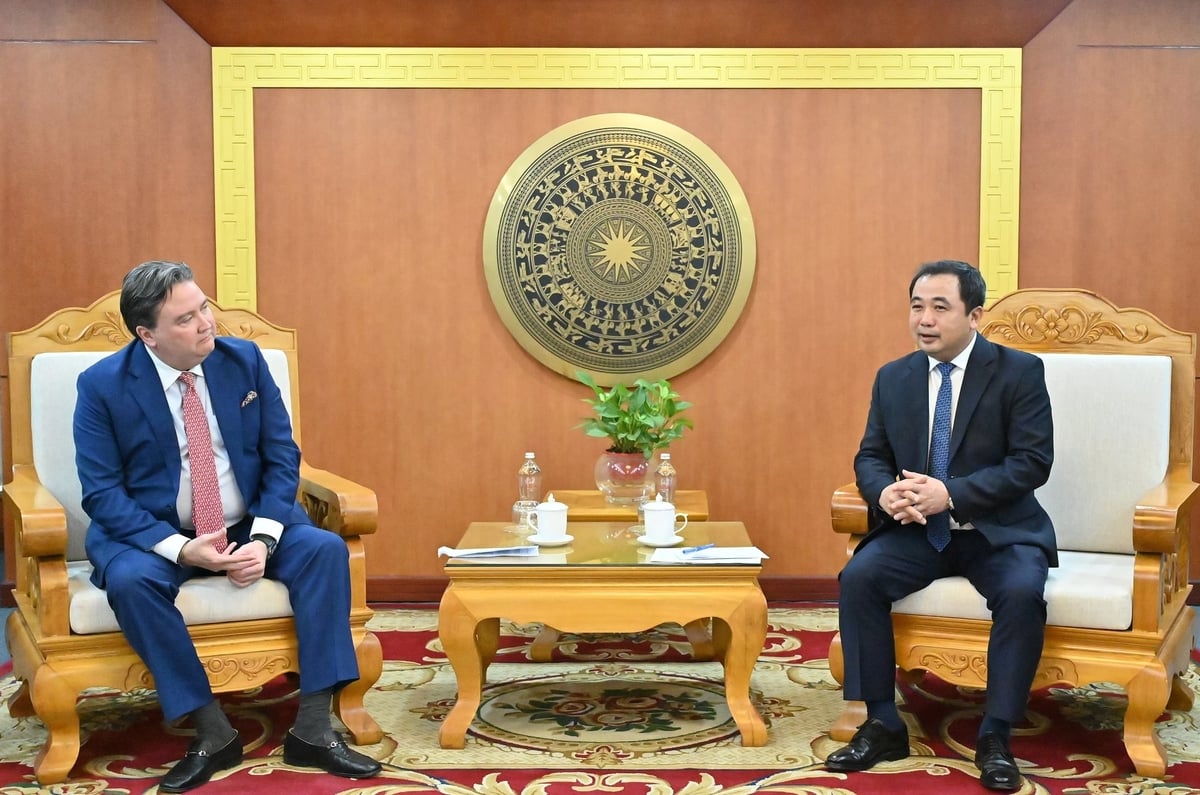 Cuộc gặp v&agrave; l&agrave;m việc cuối c&ugrave;ng của &ocirc;ng Marc Knapper tại Bộ N&ocirc;ng nghiệp v&agrave; M&ocirc;i trường tr&ecirc;n cương vị Đại sứ Hoa Kỳ tại Việt Nam. Ảnh: Kiều Chi.