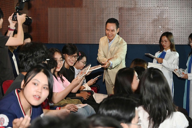 Lan tỏa tinh thần làm phim chuyên nghiệp từ buổi giao lưu với Đạo diễn Lý Hải – Nhà sản xuất Minh Hà - Ảnh 7.