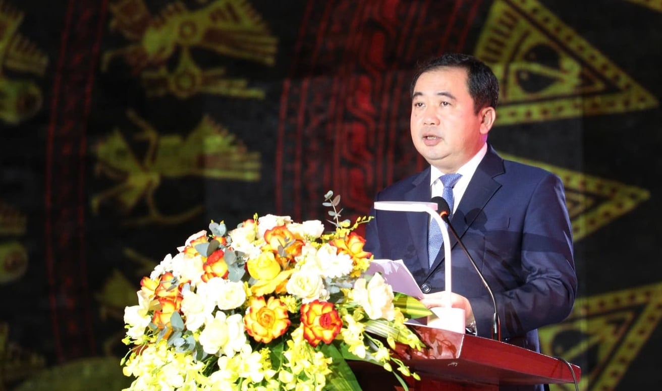 Bộ trưởng Bộ N&ocirc;ng nghiệp v&agrave; M&ocirc;i trường Trần Đức Thắng khẳng định: OCOP kh&ocirc;ng chỉ l&agrave; sản phẩm, m&agrave; l&agrave; kết tinh của đất - của người - của văn h&oacute;a Việt Nam. Ảnh: Nguyễn Thủy.