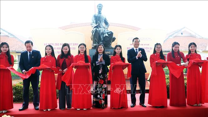 Hà Tĩnh trưng bày bản Truyện Kiều cổ nhất bằng chữ Nôm, xuất bản năm 1866 - Ảnh 1.