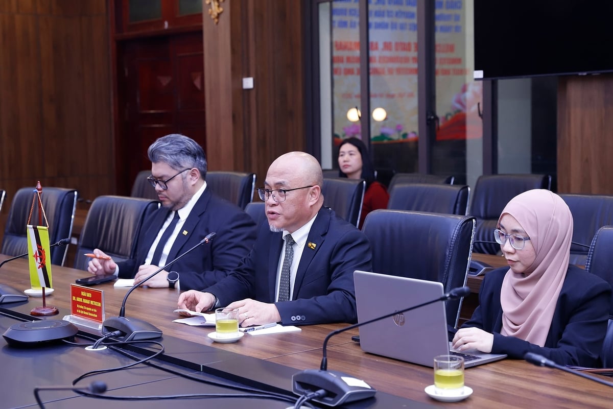 Bộ trưởng Tài nguyên cơ bản và Du lịch Brunei Darussalam Dato DR. Abdul Manaf Metussin trong buổi làm việc với Bộ Nông nghiệp và Môi trường. Ảnh: Khương Trung. Bộ trưởng Tài nguyên cơ bản và Du lịch Brunei Darussalam Dato DR. Abdul Manaf Metussin trong buổi làm việc với Bộ Nông nghiệp và Môi trường. Ảnh: Khương Trung.