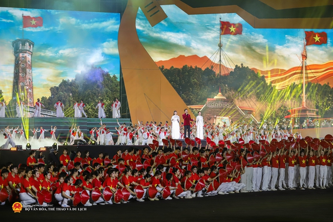 Quan điểm mới về x&acirc;y dựng, ph&aacute;t triển văn h&oacute;a, con người Việt Nam trong Dự thảo Văn kiện Đại hội XIV của Đảng - Ảnh 4.