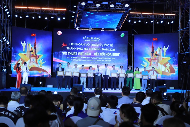 Khai mạc Liên hoan Võ thuật Quốc tế TP.HCM năm 2025 - Ảnh 2. Khai mạc Liên hoan Võ thuật Quốc tế TP.HCM năm 2025 - Ảnh 2.