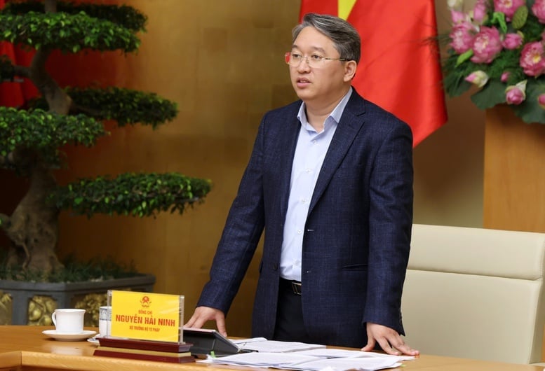 Bộ trưởng Bộ Tư ph&aacute;p Nguyễn Hải Ninh ph&aacute;t biểu tại Phi&ecirc;n họp. Ảnh: VGP/Gia Huy.