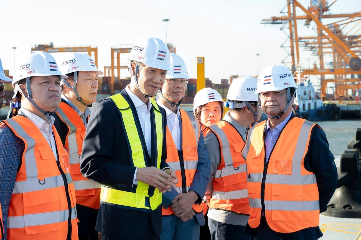 Phó Chủ tịch Quốc hội Lê Minh Hoan thăm mô hình cảng biển xanh, thông minh tại Hải Phòng chiều 29/11. Ảnh: Khương Trung. Phó Chủ tịch Quốc hội Lê Minh Hoan thăm mô hình cảng biển xanh, thông minh tại Hải Phòng chiều 29/11. Ảnh: Khương Trung.