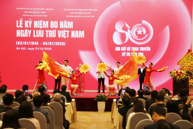 80 năm ngày Lưu trữ Việt Nam: Gìn giữ ký ức dân tộc, xây dựng "bộ nhớ của quốc gia" - Ảnh 4. 80 năm ngày Lưu trữ Việt Nam: Gìn giữ ký ức dân tộc, xây dựng "bộ nhớ của quốc gia" - Ảnh 4.