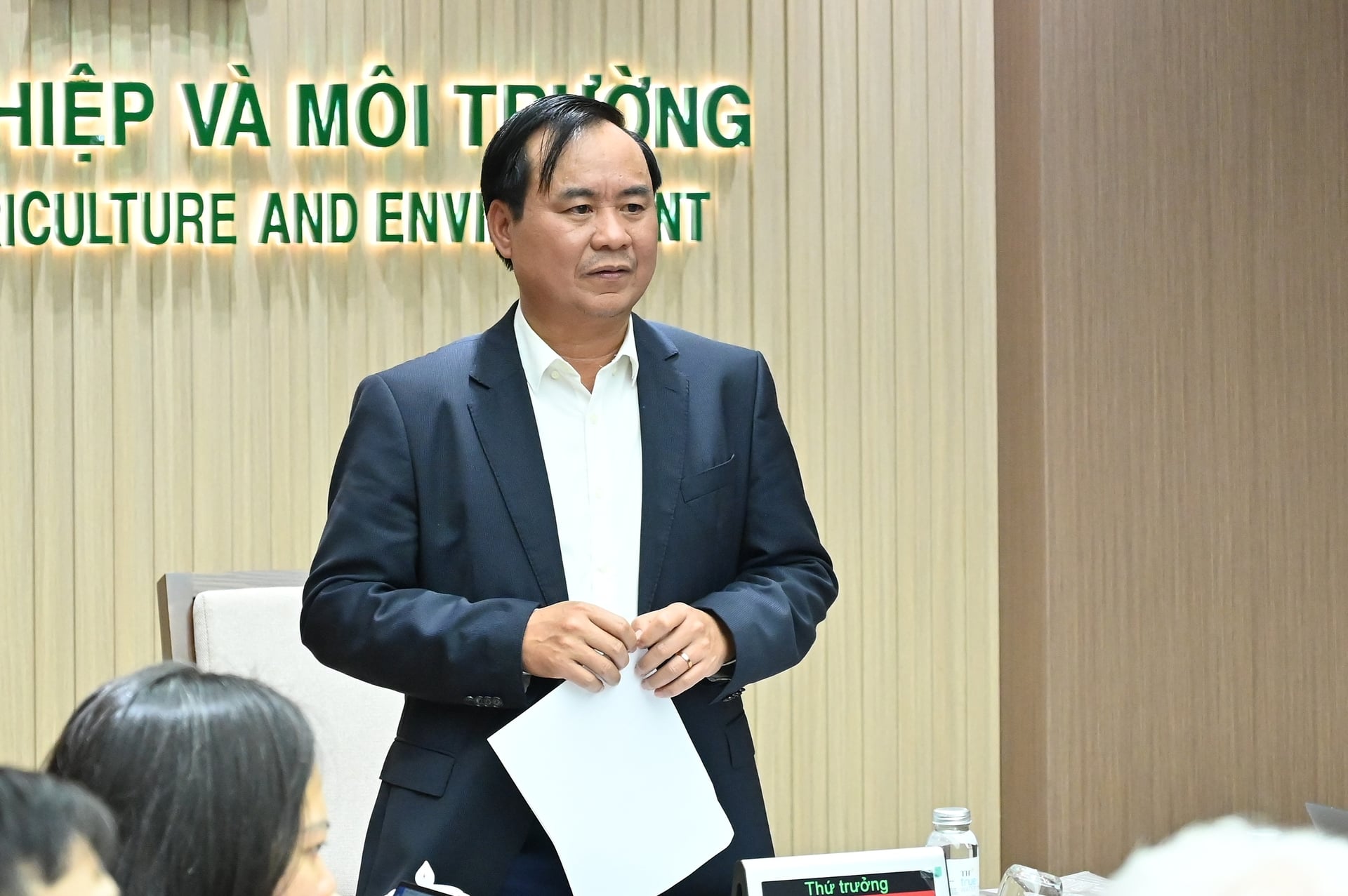 Thứ trưởng Võ Văn Hưng khẳng định, Ban Chỉ đạo quốc gia về chuyển đổi số đều thống nhất yêu cầu xây dựng nền tảng dữ liệu đồng bộ, thông suốt giữa Trung ương và địa phương. Ảnh: Kiều Chi. Thứ trưởng Võ Văn Hưng khẳng định, Ban Chỉ đạo quốc gia về chuyển đổi số đều thống nhất yêu cầu xây dựng nền tảng dữ liệu đồng bộ, thông suốt giữa Trung ương và địa phương. Ảnh: Kiều Chi.