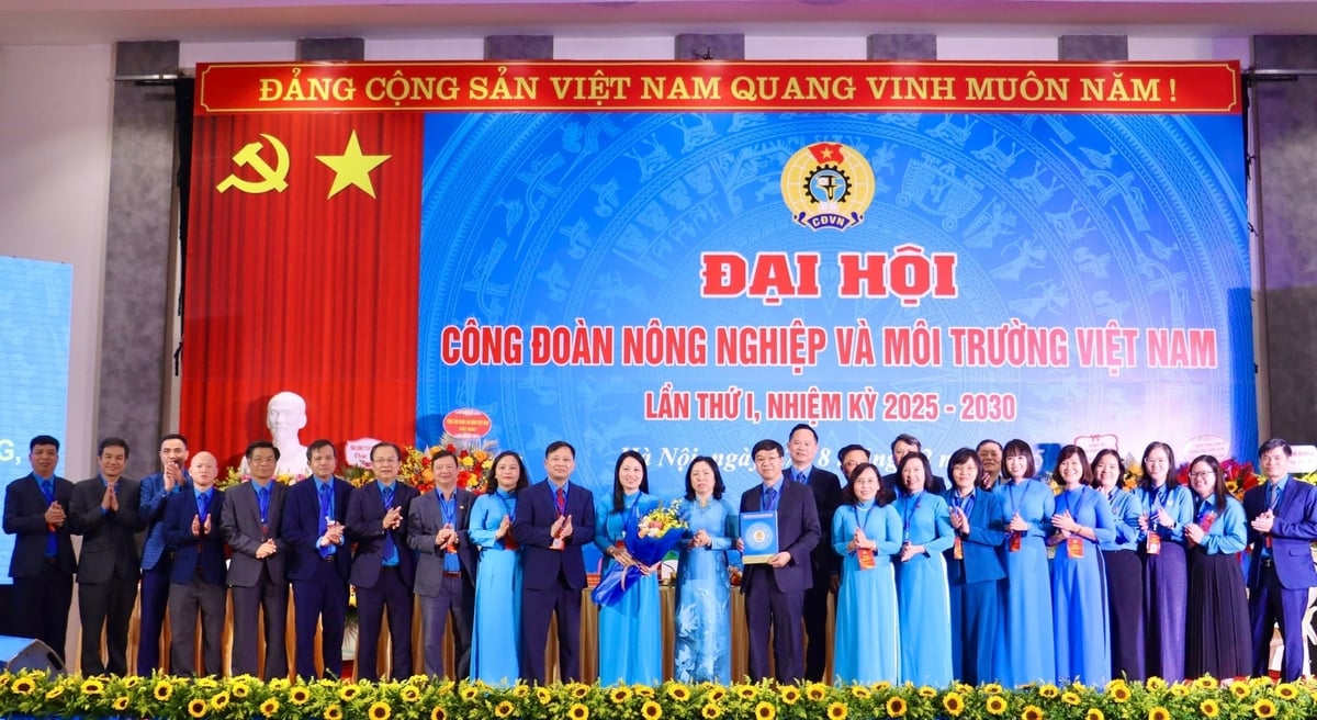 Ra mắt BCH Công đoàn NN-MT Việt Nam nhiệm kỳ 2025-2030. Ảnh: Nguyễn Thủy. Ra mắt BCH Công đoàn NN-MT Việt Nam nhiệm kỳ 2025-2030. Ảnh: Nguyễn Thủy.