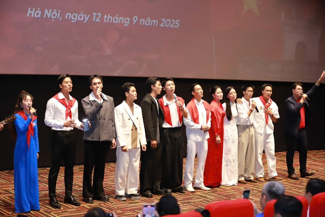 Gần 1.000 đoàn viên, thanh niên tham dự Chương trình "Sinh hoạt Chính trị, giáo dục lý tưởng cách mạng cho đoàn viên, thanh niên thông qua phim truyện điện ảnh Mưa đỏ" - Ảnh 2.