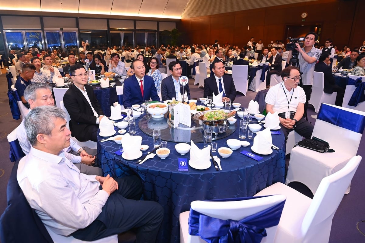 Hàng trăm đại biểu của hội nghị tham dự đêm Gala. Ảnh: Tùng Đinh. Hàng trăm đại biểu của hội nghị tham dự đêm Gala. Ảnh: Tùng Đinh.