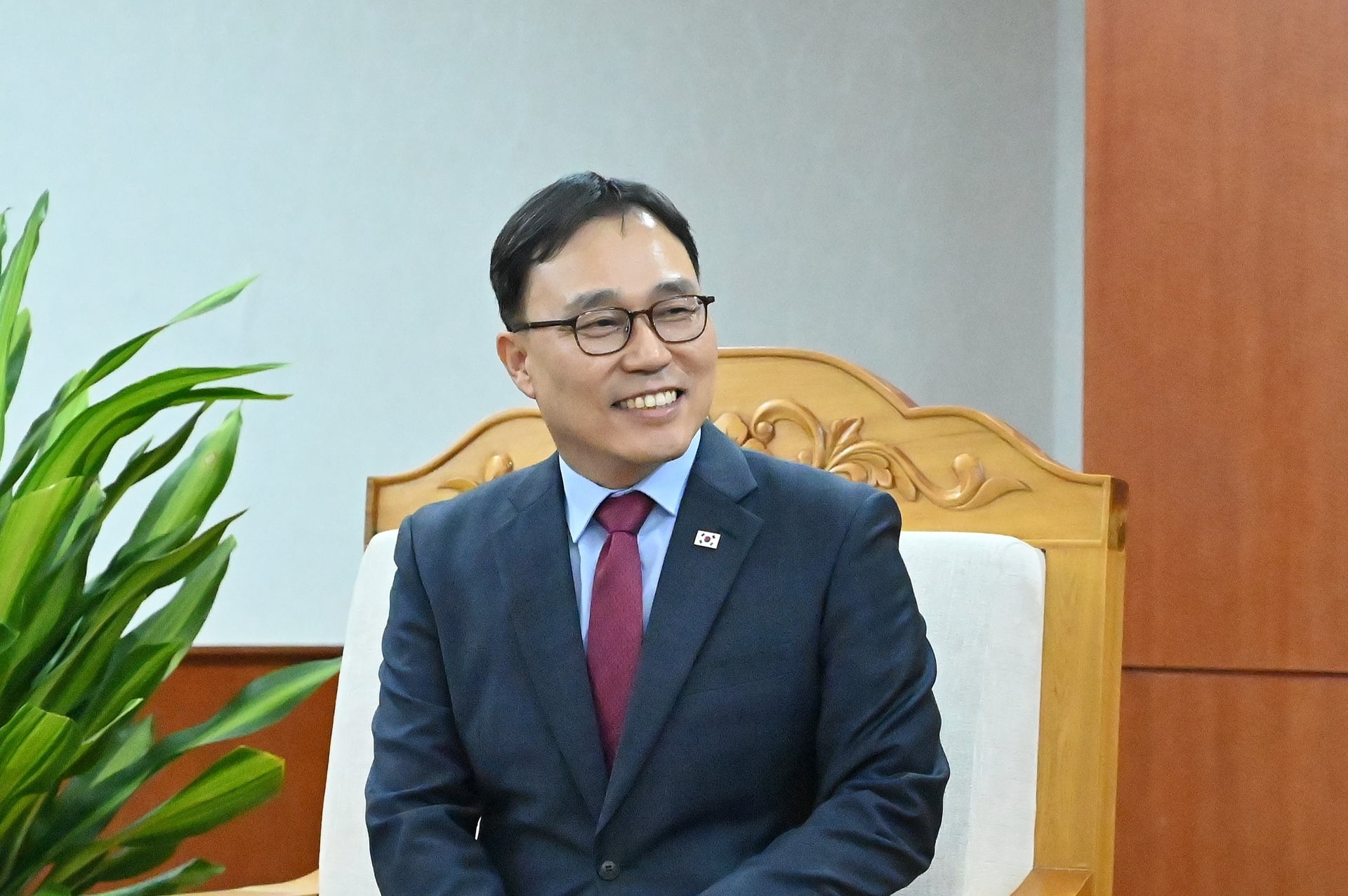 Đại sứ Choi Youngsam nhấn mạnh, dưới sự l&atilde;nh đạo của Bộ trưởng Trần Đức Thắng, ng&agrave;nh N&ocirc;ng nghiệp v&agrave; M&ocirc;i trường đạt nhiều th&agrave;nh tựu nổi bật trong năm 2025. Ảnh: Kiều Chi.