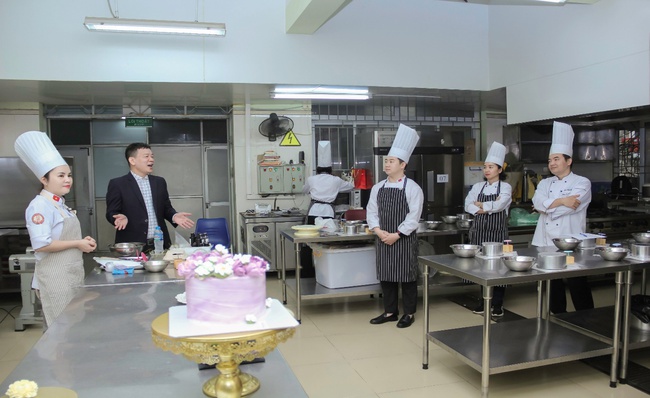 Thầy Phạm Mạnh Cường - Bền bỉ cống hiến cho ngành ẩm thực và du lịch Việt Nam - Ảnh 1. Thầy Phạm Mạnh Cường - Bền bỉ cống hiến cho ngành ẩm thực và du lịch Việt Nam - Ảnh 1.