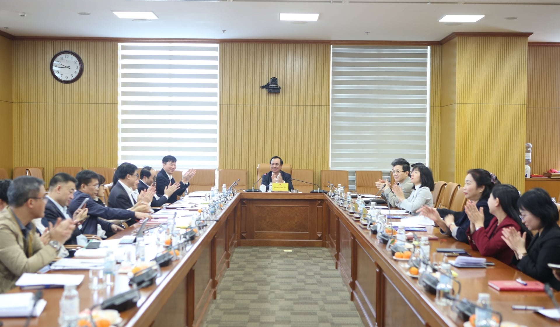 Thứ trưởng V&otilde; Văn Hưng dự v&agrave; chỉ đạo Hội nghị tổng kết của Văn ph&ograve;ng Bộ. Ảnh: Nguyễn Thủy.