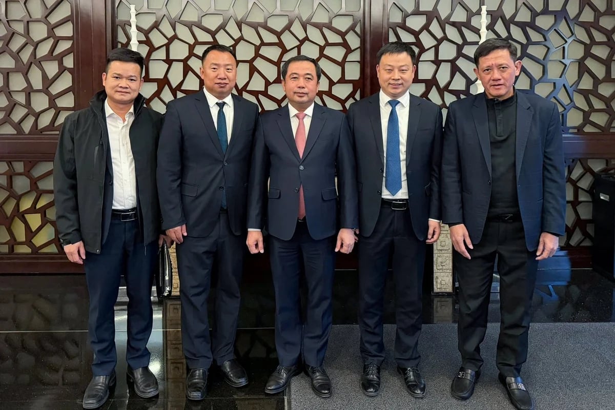 Bộ trưởng Trần Đức Thắng cùng lãnh đạo Cục Chăn nuôi - Thú y làm việc với đại diện Tập đoàn Muyuan và Công ty BAF tại Bắc Kinh chiều 27/11. Ảnh: Tùng Đinh. Bộ trưởng Trần Đức Thắng cùng lãnh đạo Cục Chăn nuôi - Thú y làm việc với đại diện Tập đoàn Muyuan và Công ty BAF tại Bắc Kinh chiều 27/11. Ảnh: Tùng Đinh.