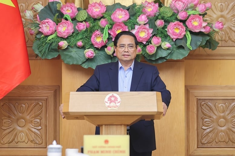 Thủ tướng Phạm Minh Chính chủ trì hội nghị đánh giá kết quả sắp xếp tổ chức bộ máy bên trong của các bộ, ngành và sơ kết 1 tháng vận hành chính quyền địa phương 2 cấp.  Ảnh: VGP/Nhật Bắc.