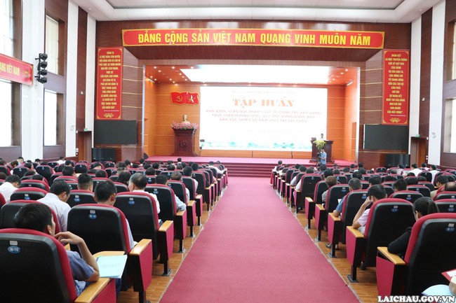 Lai Ch&acirc;u: Triển khai c&ocirc;ng t&aacute;c tuy&ecirc;n truyền, phổ biến ph&aacute;p luật về x&acirc;y dựng v&agrave; thực hiện hương ước, quy ước bằng nhiều h&igrave;nh thức - Ảnh 1.