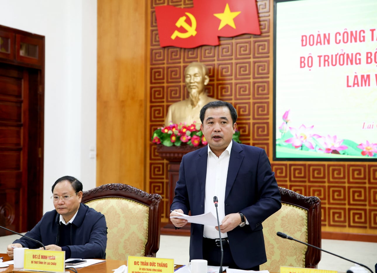 Bộ trưởng Trần Đức Thắng ghi nhận những ý kiến của tỉnh Lai Châu. Ảnh: Đức Bình.