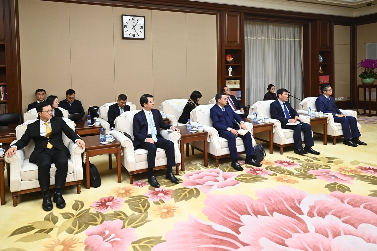 Các thành viên đoàn Bộ Nông nghiệp và Môi trường tham gia làm việc với thành phố Bắc Kinh. Ảnh: Tùng Đinh.