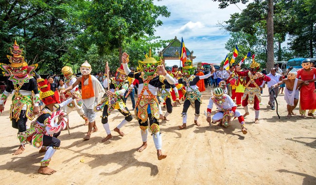 Tây Ninh chú trọng xây dựng môi trường văn hóa lành mạnh, tạo nền tảng phát triển bền vững - Ảnh 1. Tây Ninh chú trọng xây dựng môi trường văn hóa lành mạnh, tạo nền tảng phát triển bền vững - Ảnh 1.