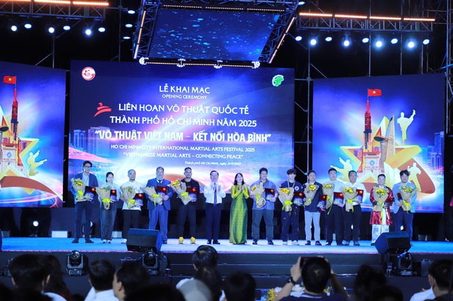 Khai mạc Liên hoan Võ thuật Quốc tế TP.HCM năm 2025 - Ảnh 1. Khai mạc Liên hoan Võ thuật Quốc tế TP.HCM năm 2025 - Ảnh 1.