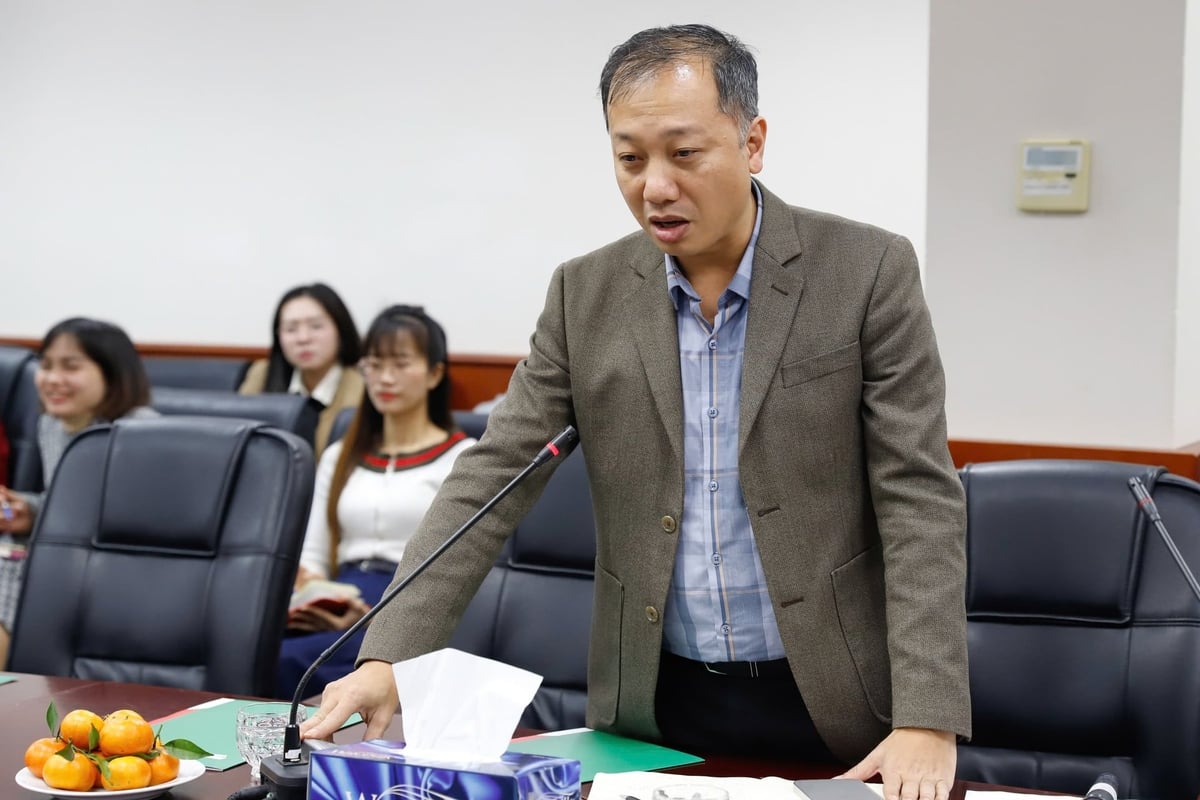 Ông Nguyễn Quang Hiếu, Phó Cục trưởng Cục Trồng trọt và Bảo vệ thực vật, đề xuất Báo tiếp tục đẩy mạnh các tuyến bài chuyên sâu về sản xuất nông nghiệp, bảo vệ thực vật và thích ứng với biến đổi khí hậu. Ảnh: Tùng Đinh. Ông Nguyễn Quang Hiếu, Phó Cục trưởng Cục Trồng trọt và Bảo vệ thực vật, đề xuất Báo tiếp tục đẩy mạnh các tuyến bài chuyên sâu về sản xuất nông nghiệp, bảo vệ thực vật và thích ứng với biến đổi khí hậu. Ảnh: Tùng Đinh.