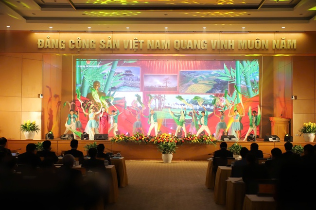 Bộ trưởng Nguyễn Văn H&ugrave;ng: Văn h&oacute;a đ&atilde; từng bước "thấm s&acirc;u" v&agrave;o mọi lĩnh vực, mọi hoạt động của đời sống - Ảnh 5.