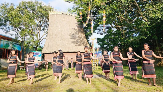 Gia Lai: Nâng cao hiệu quả xây dựng môi trường văn hóa lành mạnh  - Ảnh 1.