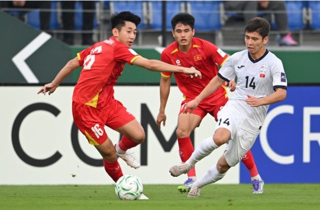Đánh bại U23 Kyrgyzstan, U23 Việt Nam nắm chắc cơ hội đi tiếp - Ảnh 1. Đánh bại U23 Kyrgyzstan, U23 Việt Nam nắm chắc cơ hội đi tiếp - Ảnh 1.