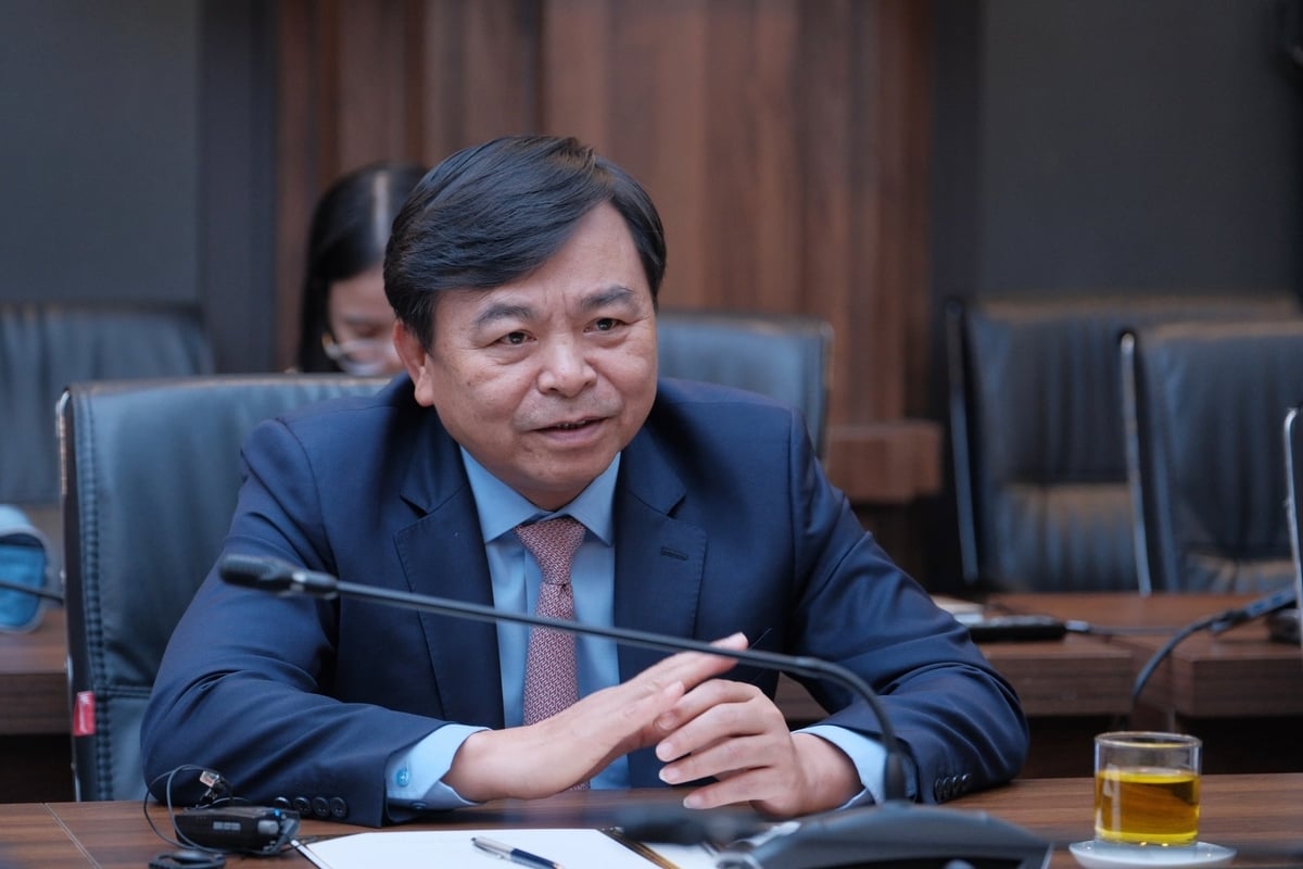 Thứ trưởng Nguyễn Hoàng Hiệp thông tin về kế hoạch khắc phục hậu quả thiên tai ở miền Trung. Ảnh: Diệp Anh.