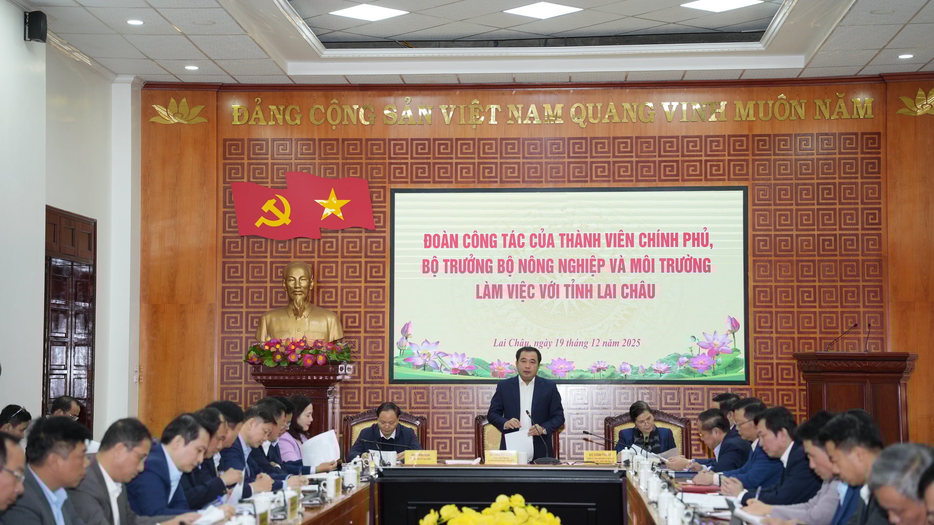 Bộ trưởng Bộ Nông nghiệp và Môi trường Trần Đức Thắng chủ trì cuộc làm việc. Ảnh: Đức Bình.