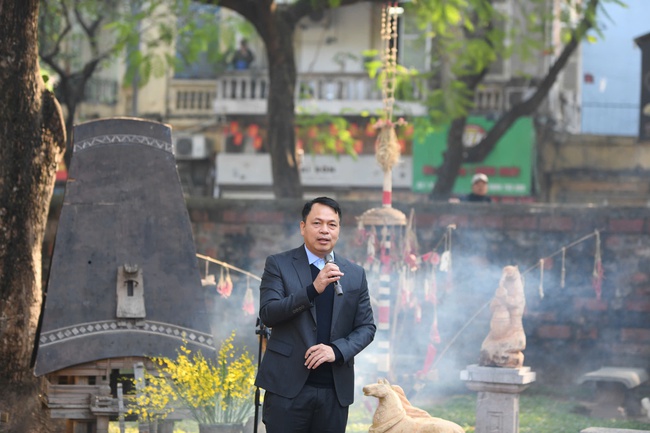 &ldquo;Ngựa về phố&rdquo;: sắc xu&acirc;n B&iacute;nh Ngọ trong kh&ocirc;ng gian Văn Miếu &ndash; Quốc Tử Gi&aacute;m - Ảnh 1.