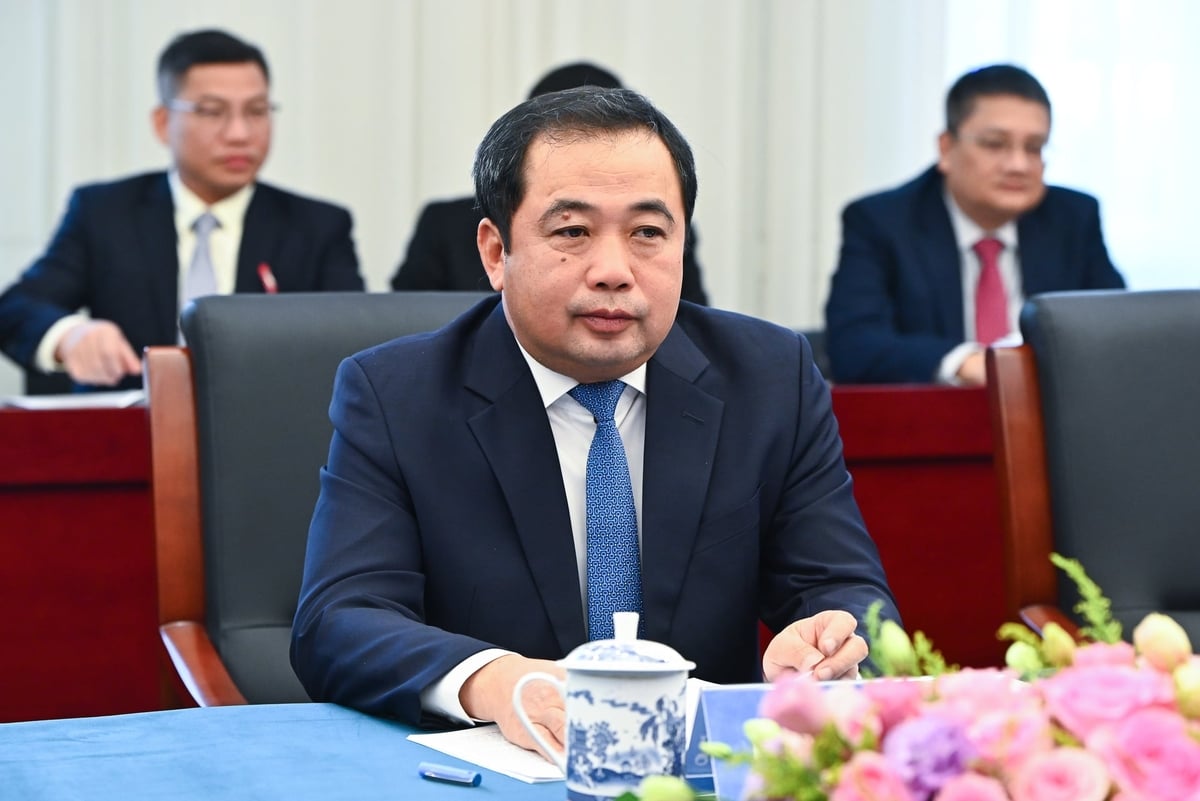 Bộ trưởng Trần Đức Thắng đánh giá cao các chia sẻ chi tiết từ phía Bộ Sinh thái và Môi trường Trung Quốc. Ảnh: Tùng Đinh. Bộ trưởng Trần Đức Thắng đánh giá cao các chia sẻ chi tiết từ phía Bộ Sinh thái và Môi trường Trung Quốc. Ảnh: Tùng Đinh.