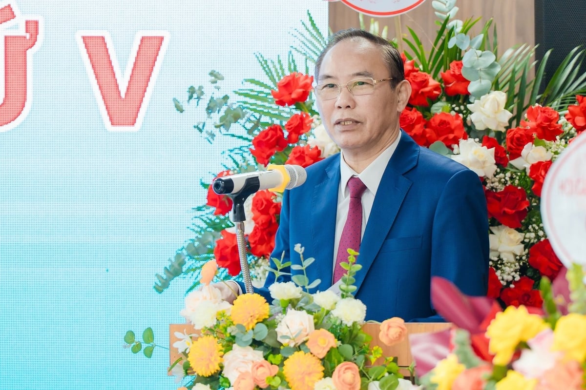 Thứ trưởng Phùng Đức Tiến ghi nhận và đánh giá cao những đóng góp tích cực, bền bỉ của Hội Nước và Môi trường Việt Nam trong nhiệm kỳ qua. Ảnh: Phong Anh.