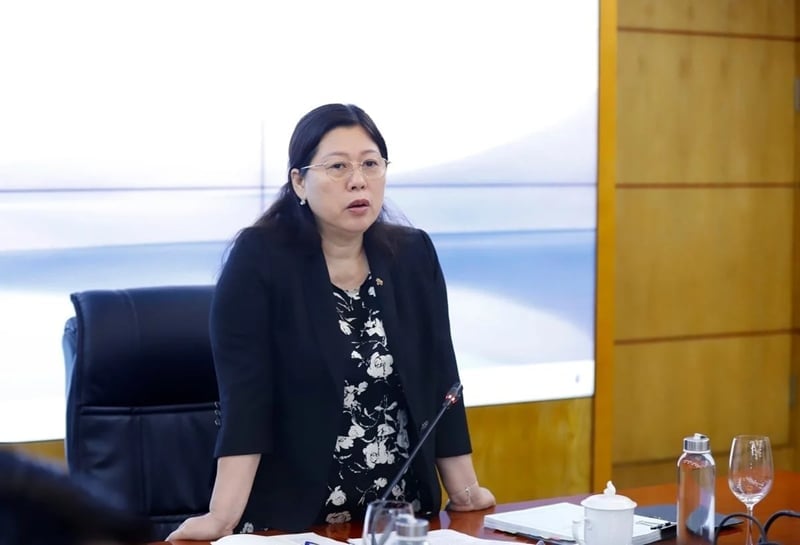 Thứ trưởng Nguyễn Thị Phương Hoa yêu cầu việc xét chọn phải được thực hiện nghiêm túc, khách quan, bảo đảm đúng quy định và kịp thời tôn vinh các cá nhân, tập thể tiêu biểu. Ảnh: T. Giang. Thứ trưởng Nguyễn Thị Phương Hoa yêu cầu việc xét chọn phải được thực hiện nghiêm túc, khách quan, bảo đảm đúng quy định và kịp thời tôn vinh các cá nhân, tập thể tiêu biểu. Ảnh: T. Giang.