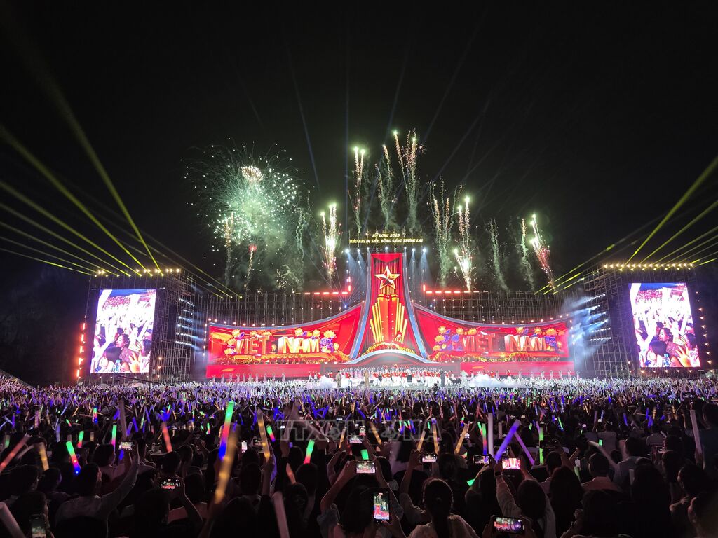 Quảng Ninh: Ph&aacute;t v&eacute; miễn ph&iacute; concert ch&agrave;o mừng Đại hội XIV của Đảng - Ảnh 1.