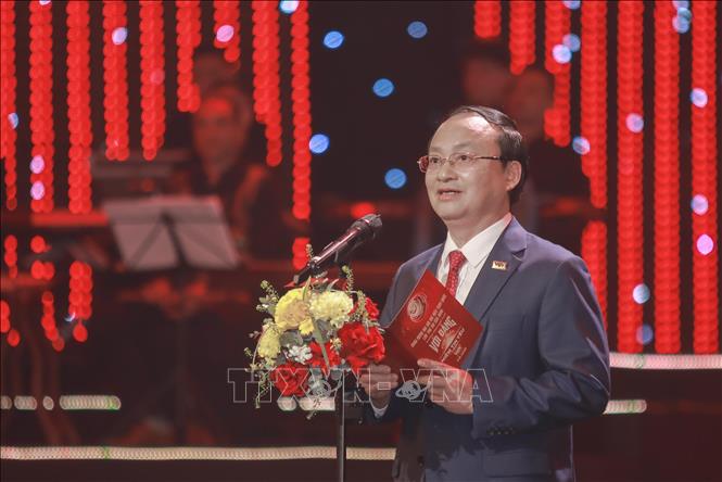 Khẳng định niềm tin son sắt với Đảng qua ng&ocirc;n ngữ văn h&oacute;a nghệ thuật - Ảnh 4.