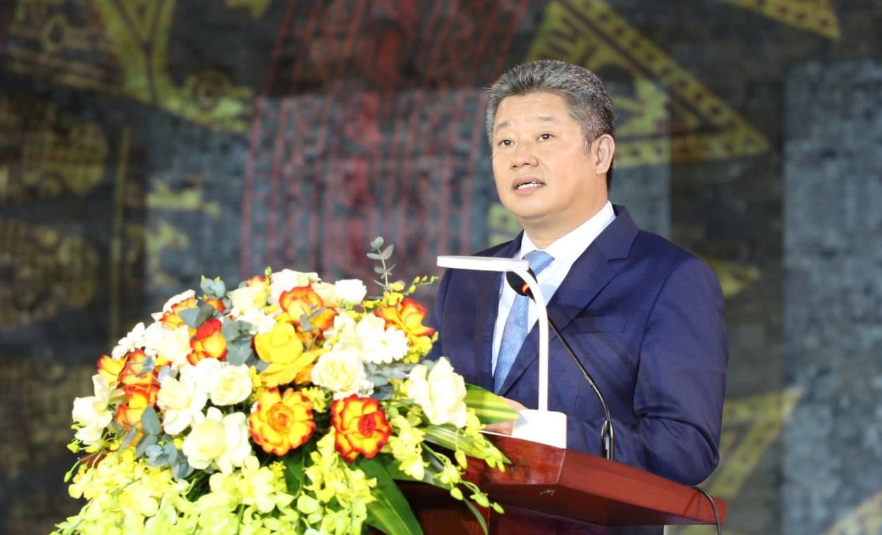 &Ocirc;ng Nguyễn Mạnh Quyền, Ph&oacute; Chủ tịch UBND th&agrave;nh phố H&agrave; Nội cho biết, trong d&ograve;ng chảy ph&aacute;t triển của Chương tr&igrave;nh OCOP, H&agrave; Nội đ&atilde; v&agrave; đang khẳng định vị thế 'c&aacute;nh chim đầu đ&agrave;n'. Ảnh: Nguyễn Thủy.