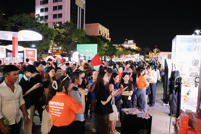 Giải thưởng Quảng c&aacute;o s&aacute;ng tạo Việt Nam 2025: Vạn Xu&acirc;n Awards 2025 vinh danh 63 &yacute; tưởng s&aacute;ng tạo xuất sắc - Ảnh 18.