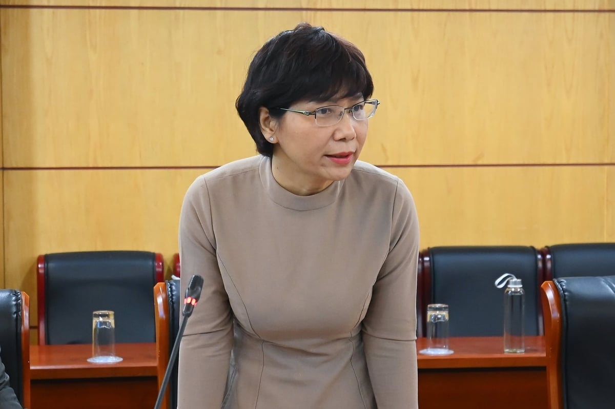 Phó Cục trưởng Cục Bảo tồn thiên nhiên và Đa dạng sinh học Hoàng Thị Thanh Nhàn trình bày một số vấn đề tại buổi làm việc. Ảnh: Tùng Đinh.