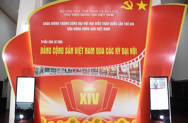 Ảnh: Triển l&atilde;m 800 tư liệu &ldquo;Đảng Cộng sản Việt Nam qua c&aacute;c kỳ Đại hội&rdquo; ch&agrave;o mừng th&agrave;nh c&ocirc;ng Đại hội lần thứ XIV của Đảng - Ảnh 1.
