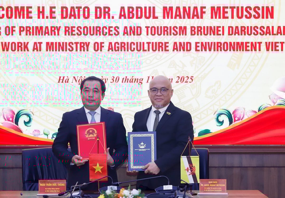 Tại buổi làm việc, hai bên đã ký kết hai biên bản ghi nhớ (MOU) quan trọng, mở ra những hướng hợp tác mới giữa hai bộ. Ảnh: Khương Trung. Tại buổi làm việc, hai bên đã ký kết hai biên bản ghi nhớ (MOU) quan trọng, mở ra những hướng hợp tác mới giữa hai bộ. Ảnh: Khương Trung.