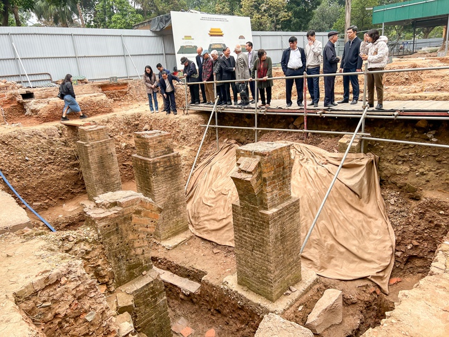Nhiều ph&aacute;t hiện mới trong cuộc khai quật thăm d&ograve; khu vực Ch&iacute;nh điện Kinh thi&ecirc;n năm 2025 - Ảnh 3.