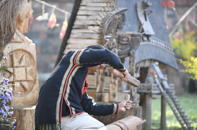 &ldquo;Ngựa về phố&rdquo;: sắc xu&acirc;n B&iacute;nh Ngọ trong kh&ocirc;ng gian Văn Miếu &ndash; Quốc Tử Gi&aacute;m - Ảnh 3.